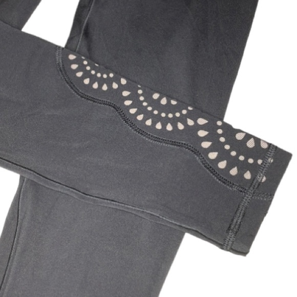AERIE | WOMENS BLACK AERIE LEGGINGS WITH SOFT PINK MESH ANKLE DESIGN ACCENT, S - Picture 2 of 6